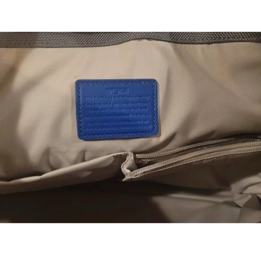 Tumi Larkin Hayes Triple Compartment Tote Preowned READ